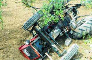 Αχαία: Νεκρός οδηγός από εκτροπή τρακτέρ