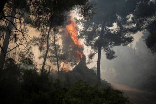 Φωτιά στην Κορινθία: Δύσκολες ώρες στο Αλεποχώρι, αποπνικτική η ατμόσφαιρα στην Αττική
