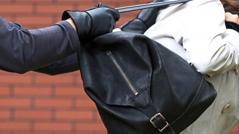 Λουτράκι: Συνελήφθη ανήλικος που έκλεψε τσάντα