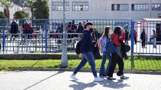 Σχολεία: Να ανοίξουν και οι τρεις τάξεις του Λυκείου εισηγείται η κυβέρνηση