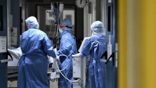 Κορωνοϊός: Ανησυχούν οι ειδικοί λόγω γιορτών - 140 ασθενείς εισήχθησαν χθες στα νοσοκομεία