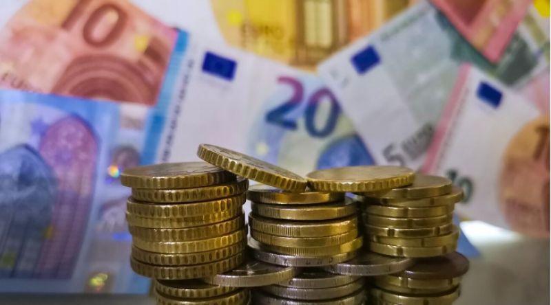 Στα 713 ευρώ ο κατώτατος μισθός – Αυξάνονται και τα επιδόματα