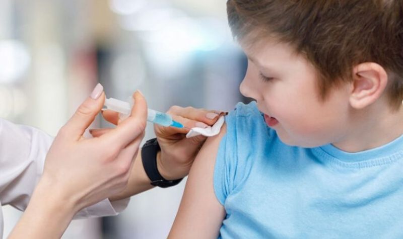 Εμβολιασμοί παιδιών κατά του κορονοϊού: Εξαντλήθηκαν τα εμβόλια – Από 3 Ιανουαρίου η νέα παραλαβή