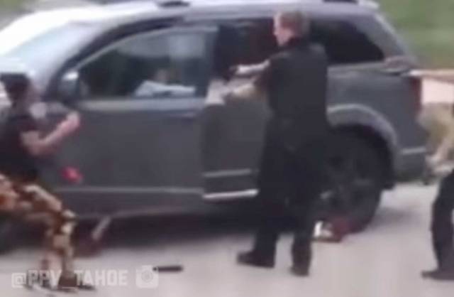 Video σοκ: Αστυνομικός πυροβολεί μαύρο άνδρα πισώπλατα, μπροστά στα παιδιά του!
