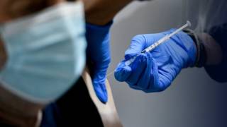 Λαμία: Σε ψυχιατρικό νοσοκομείο η γιατρός που απέτρεπε τον κόσμο να εμβολιαστεί
