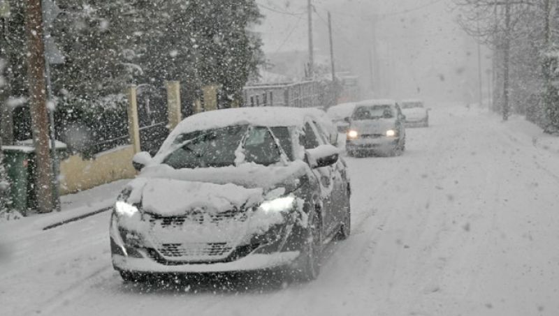 Κίνηση στους δρόμους: Κυκλοφοριακό «έμφραγμα» στα βόρεια προάστια από τον χιονιά, δείτε live πού υπάρχουν προβλήματα