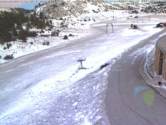 Χιονίζει στο Χιονοδρομικό Κέντρο Ζήρειας και στα Τρίκαλα Κορινθίας (φώτο)