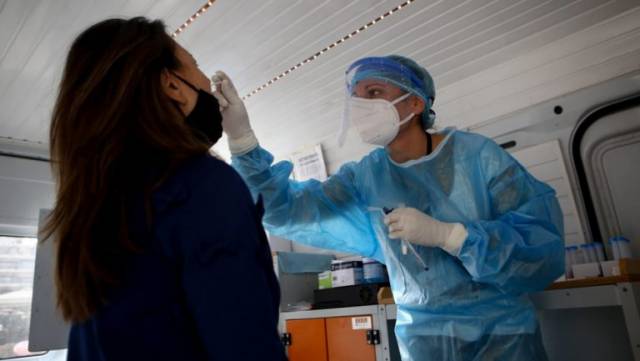 Υποχρέωση αυτοδιαγνωστικού τεστ για τους ανεμβολίαστους υπαλλήλους της Περιφέρειας Πελοποννήσου