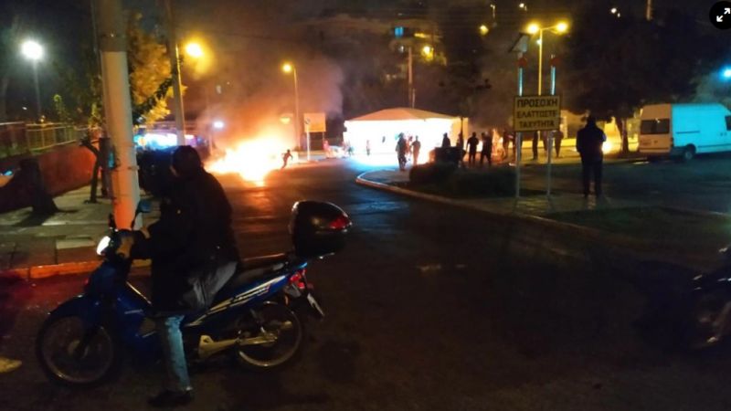 Τρίτη νύχτα ταραχών στη Αττική: Τραυματίστηκε αστυνομικός στο πρόσωπο σε ενέδρα Ρομά