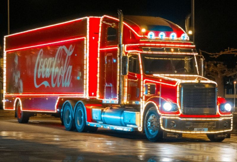 Το χριστουγεννιάτικο φορτηγό της Coca-Cola κάνει στάση στην Καλαμάτα
