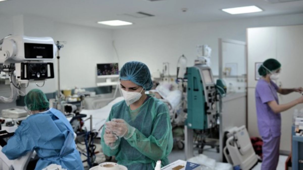 Στην τελική ευθεία η επιστράτευση και η αναστολή χειρουργείων σε ιδιωτικές κλινικές