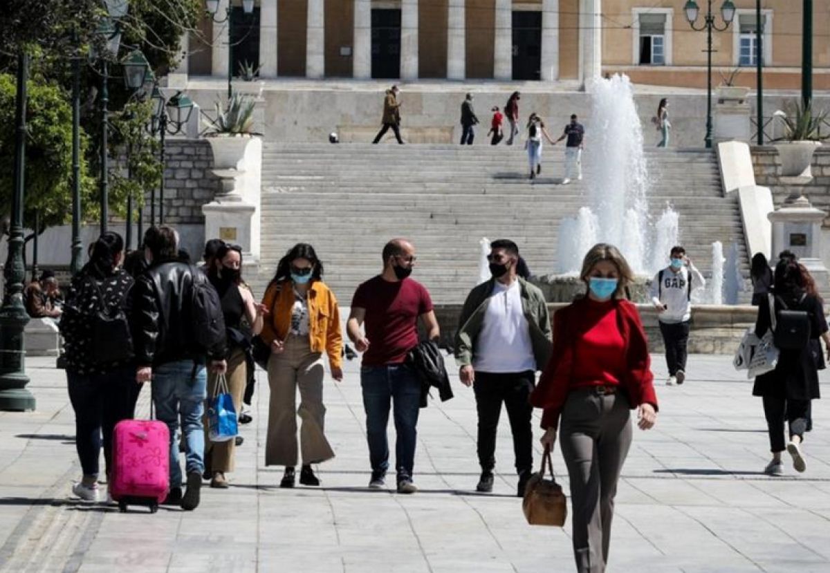 Ο οδικός χάρτης άρσης των μέτρων – Από αύριο αναστέλλεται το πρόστιμο των 100 ευρώ για τους ανεμβολίαστους