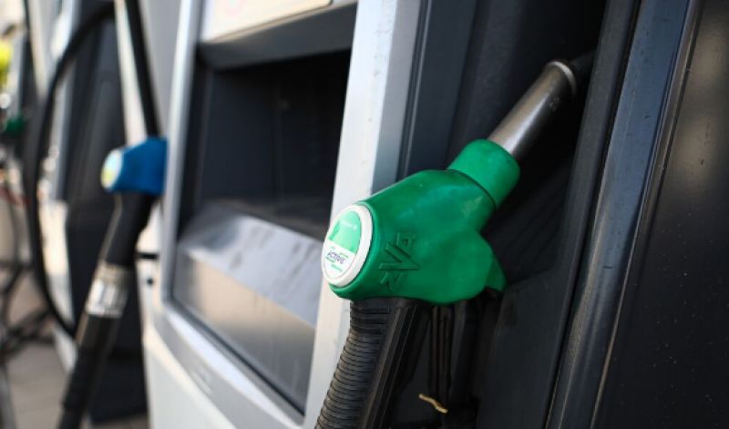 Από ρεκόρ σε ρεκόρ η τιμή της βενζίνης: Τα πρόστιμα και οι εκτιμήσεις για νέα υψηλά