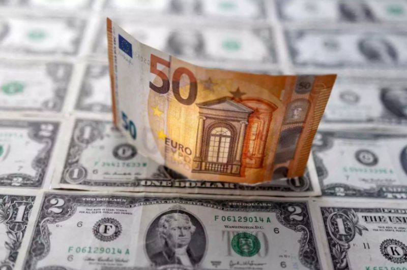 «Πονοκέφαλος» σε Ελλάδα και Ευρώπη από την ισοτιμία ευρώ – δολαρίου – Βρίσκεται σε χαμηλό 20 ετών
