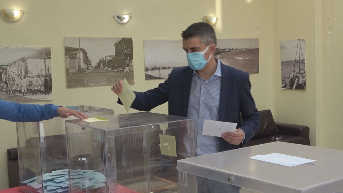 Ψήφισε ο Υπουργός Χρίστος Δήμας στις εσωκομματικές εκλογές της Ν Δ(video)