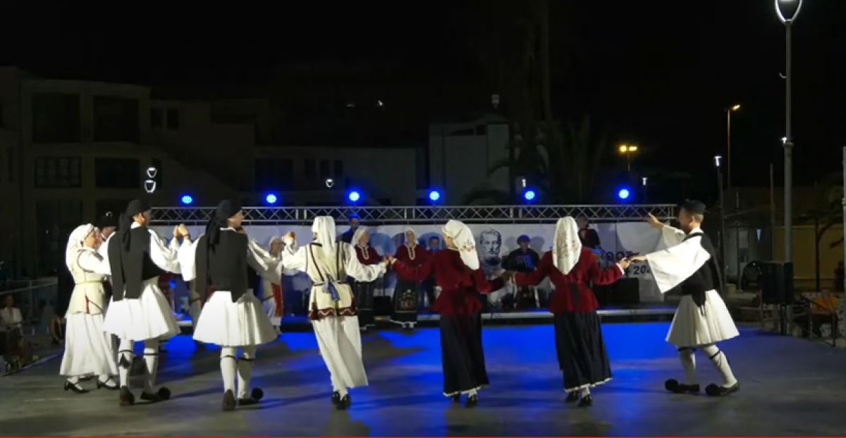 LIVE: Το 2ο Παραδοσιακό Αντάμωμα Κορίνθου στην πλατεία Φλοίσβου